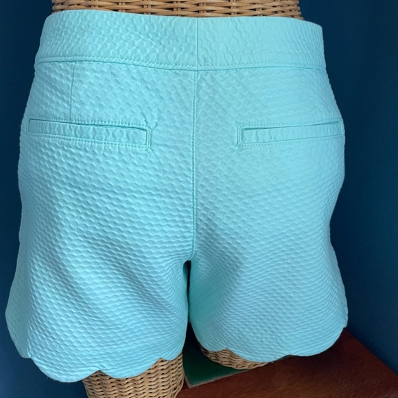 Lilly Pulitzer Buttercup Short. Size 4. Minty green. 100% cotton. Scalloped hem. - Picture 5 of 10